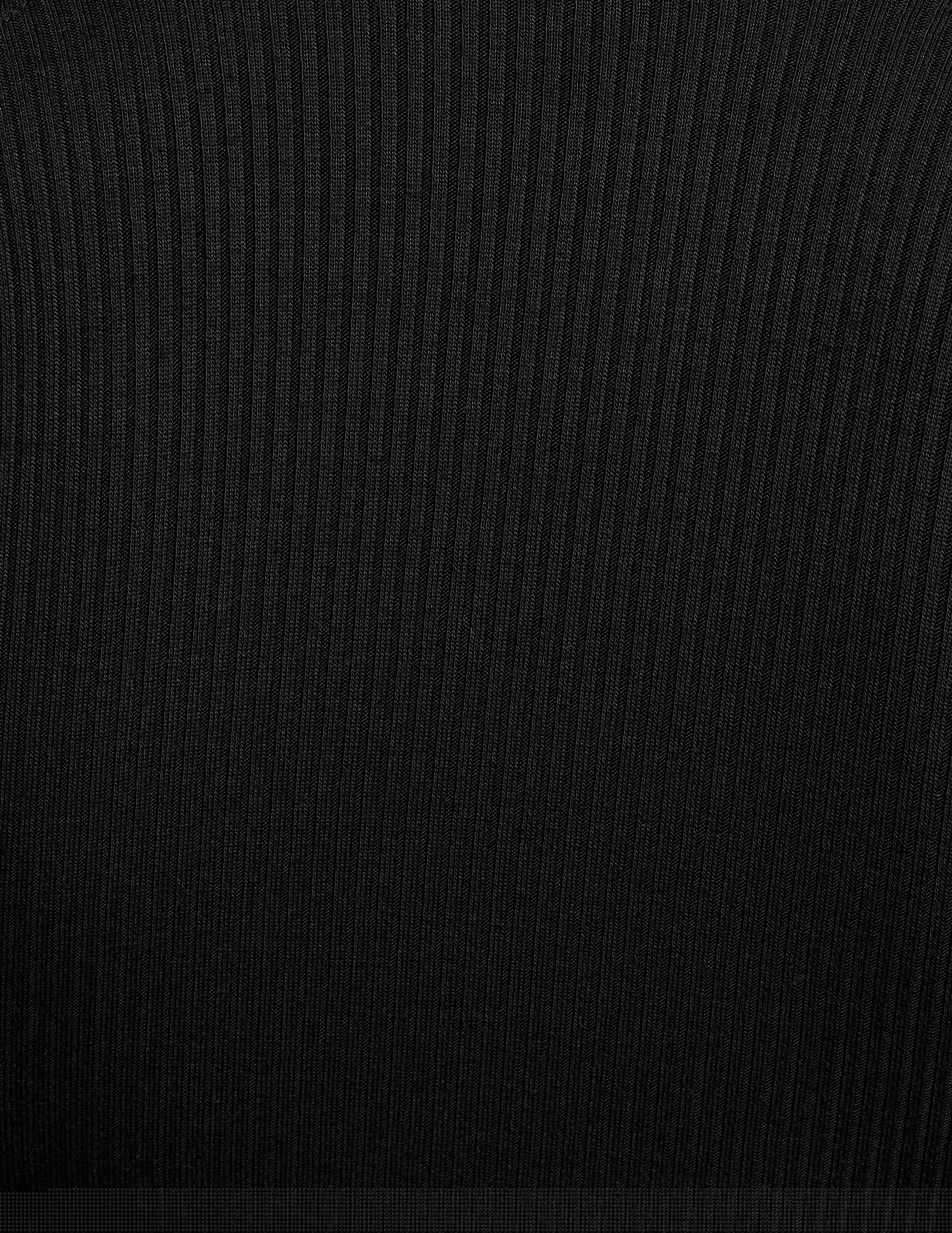 black ribbed cropped top.