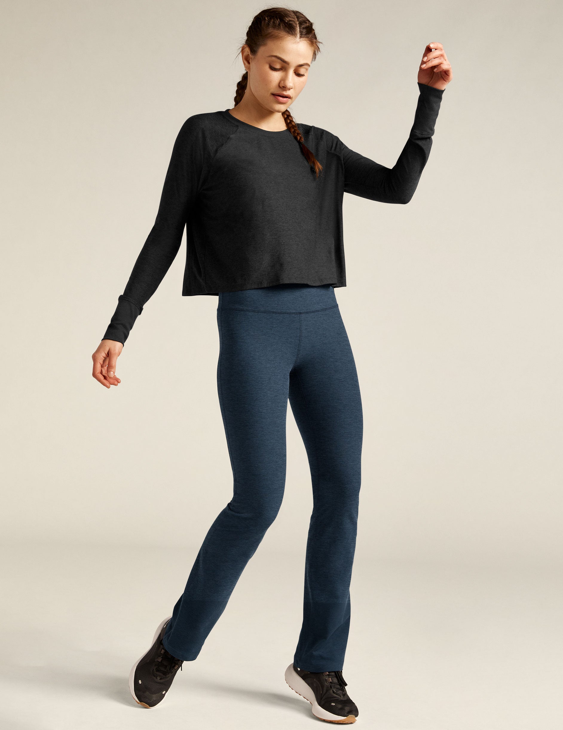 black long sleeve pullover