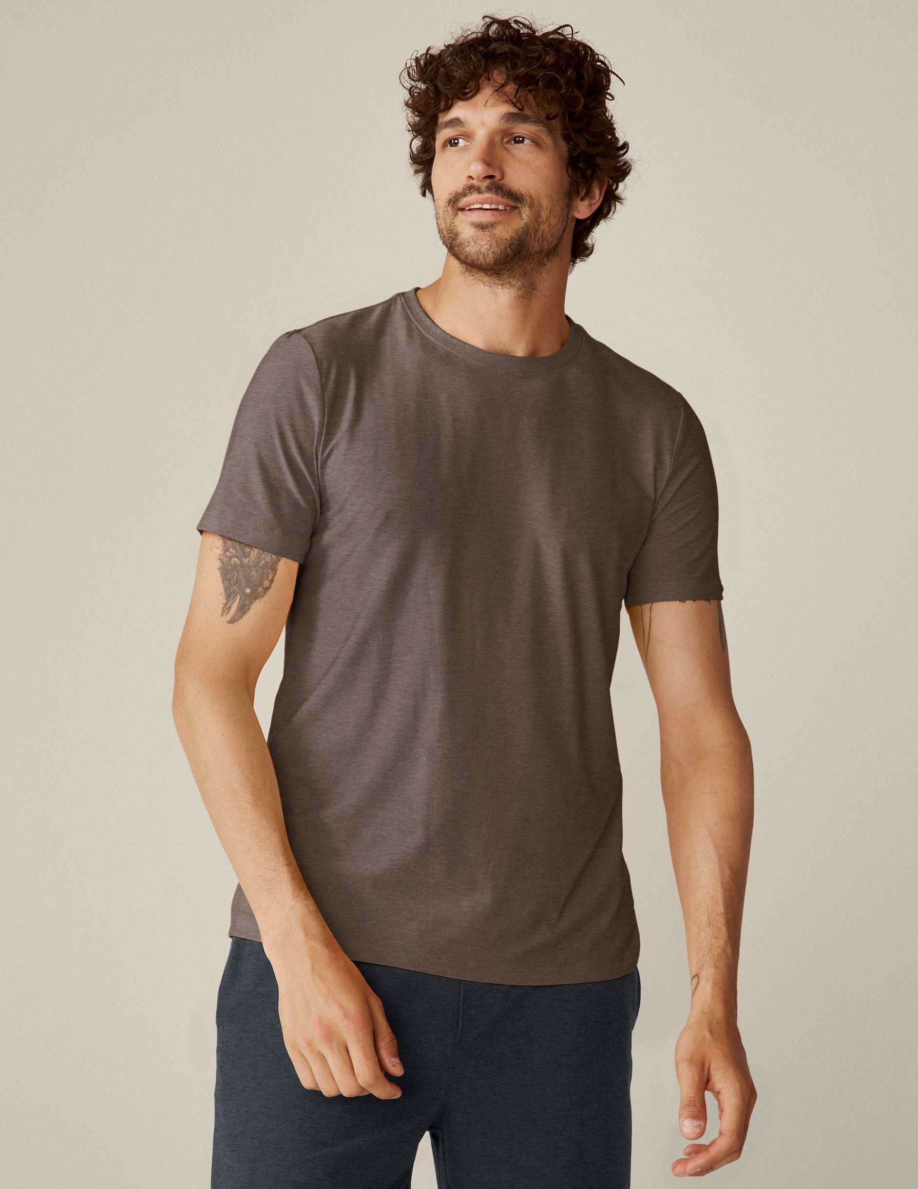 brown men's short sleeve crew neck t-shirt.