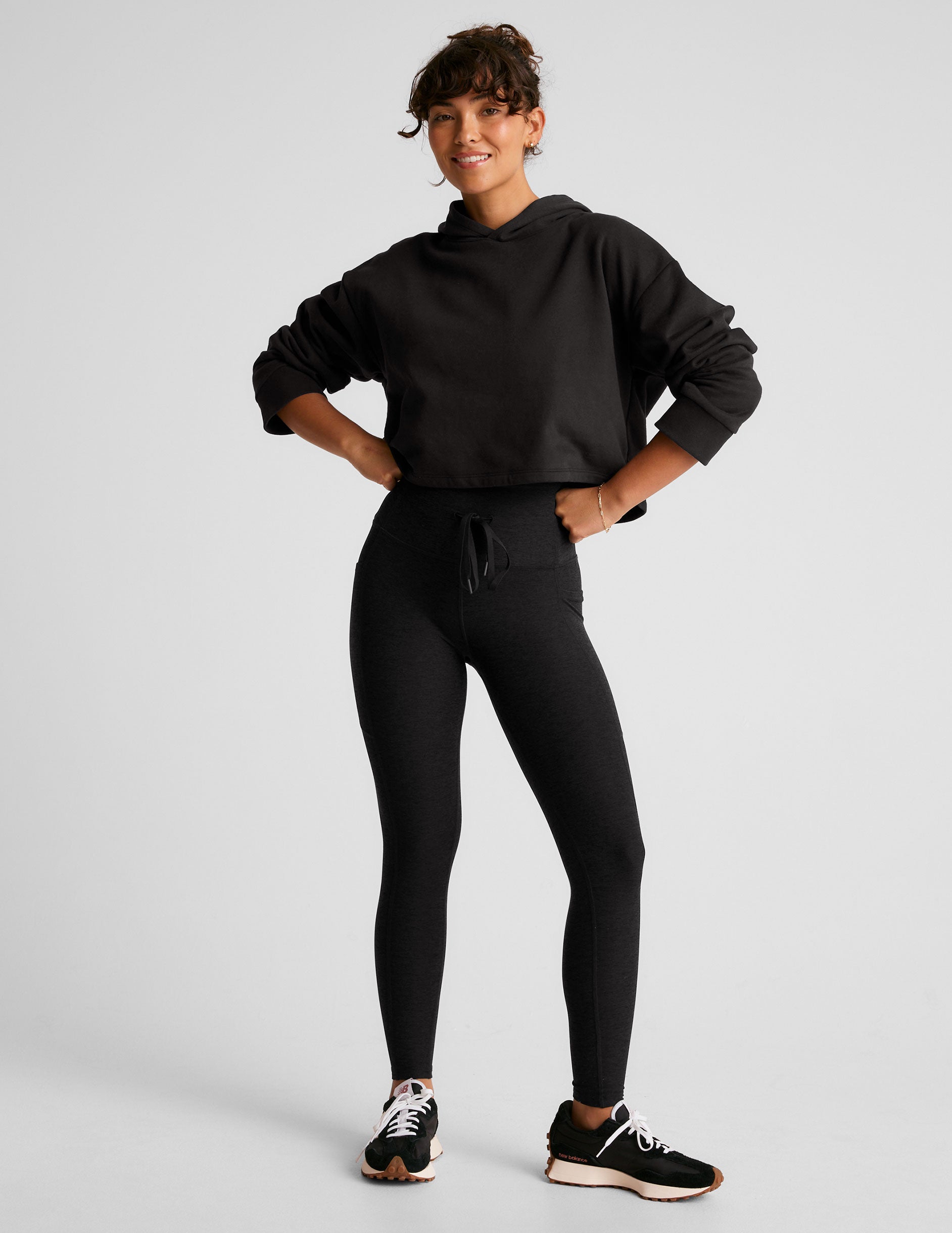 black cropped hoodie pullover.
