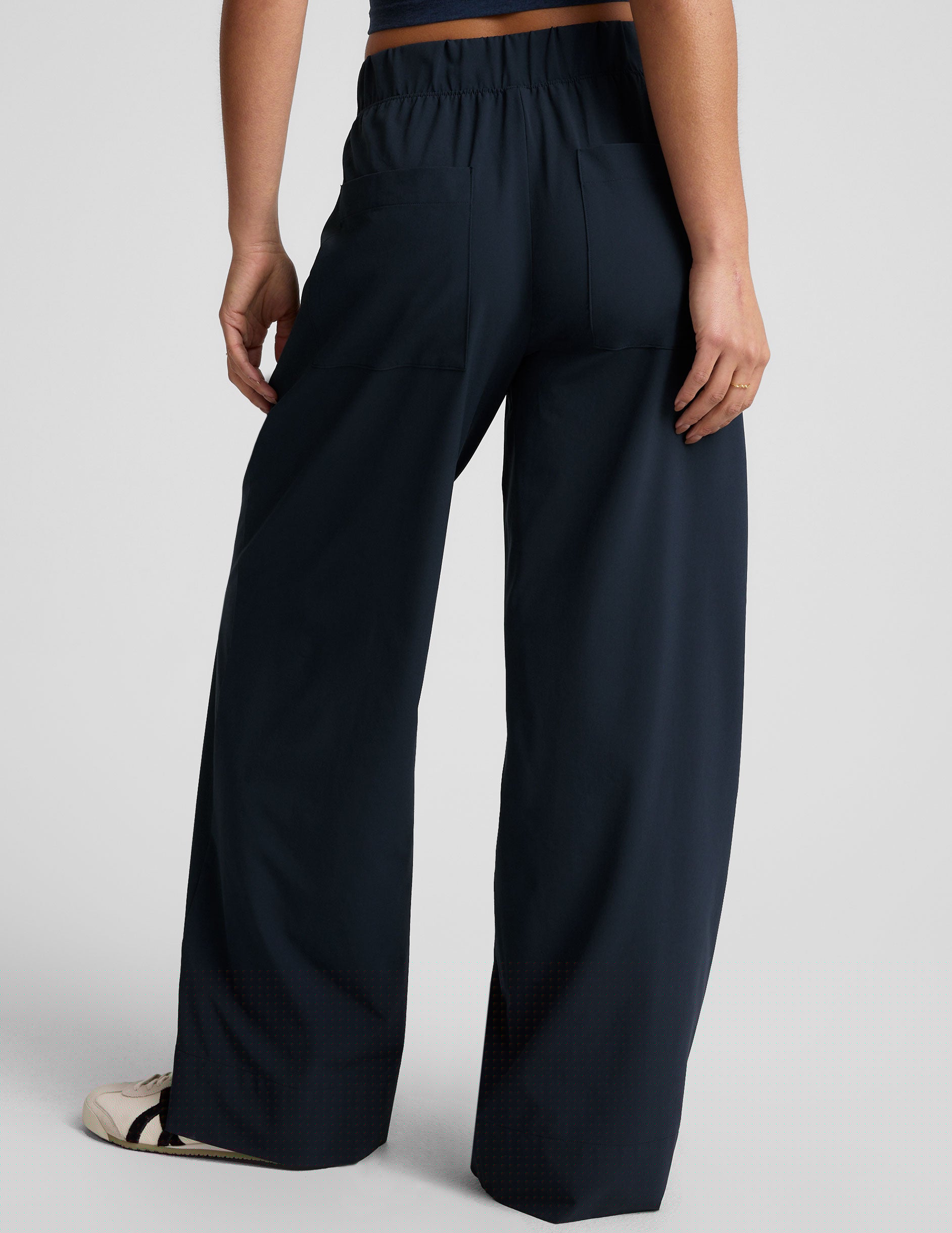 blue mid-rise 31" inseam wide leg pant with pockets.