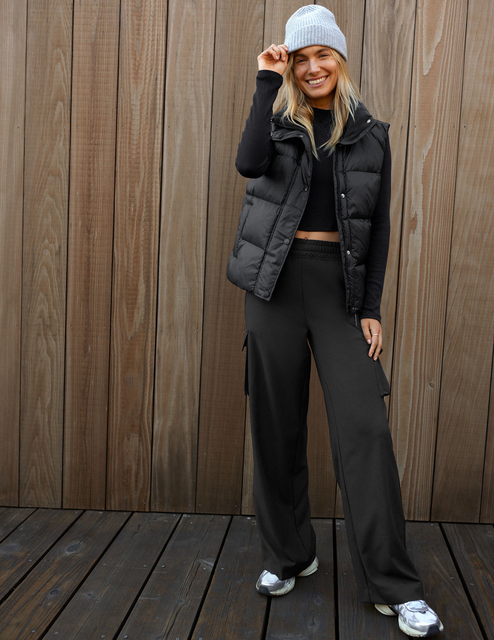 black cargo trouser with pocket at sides.