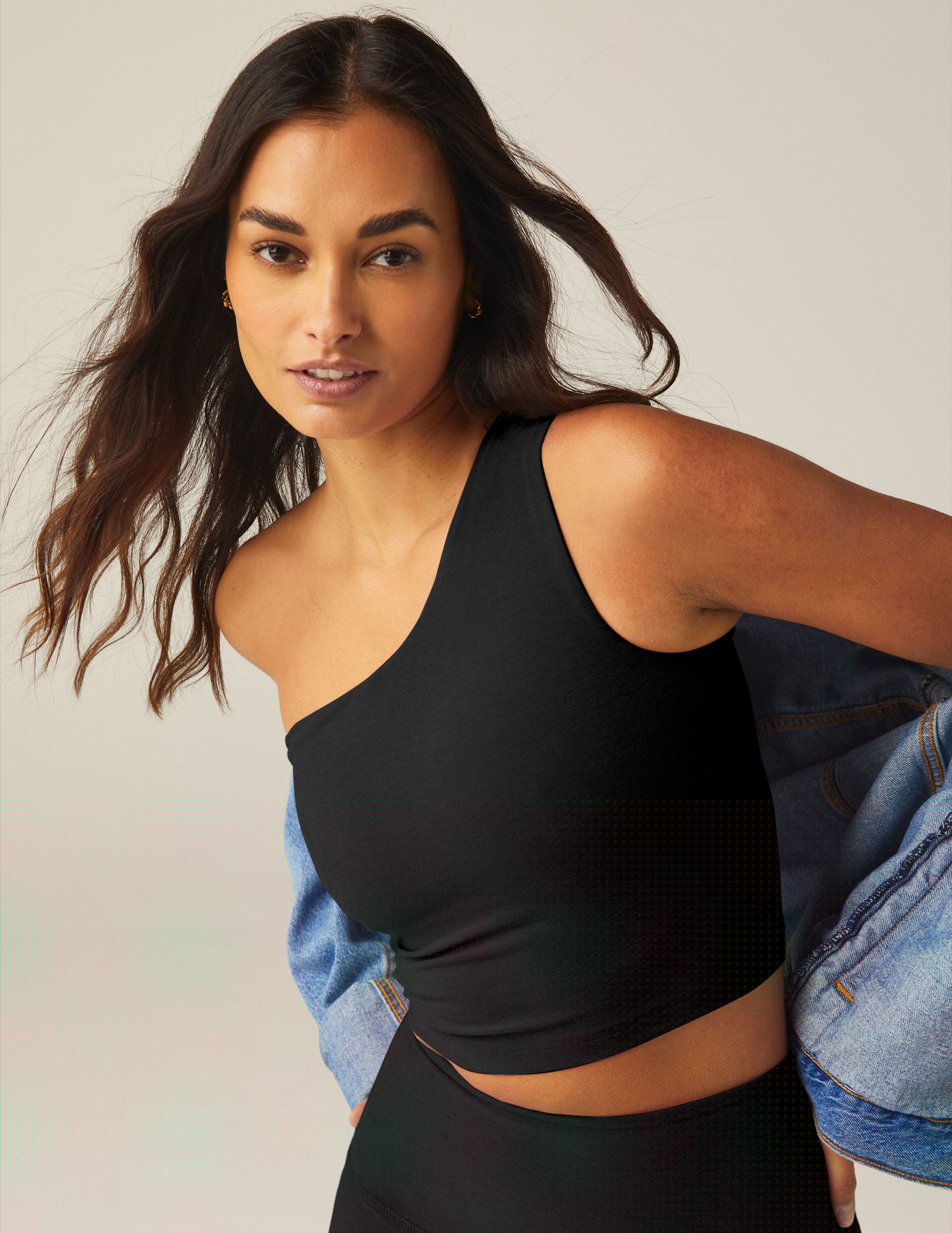 black one shoulder cropped tank