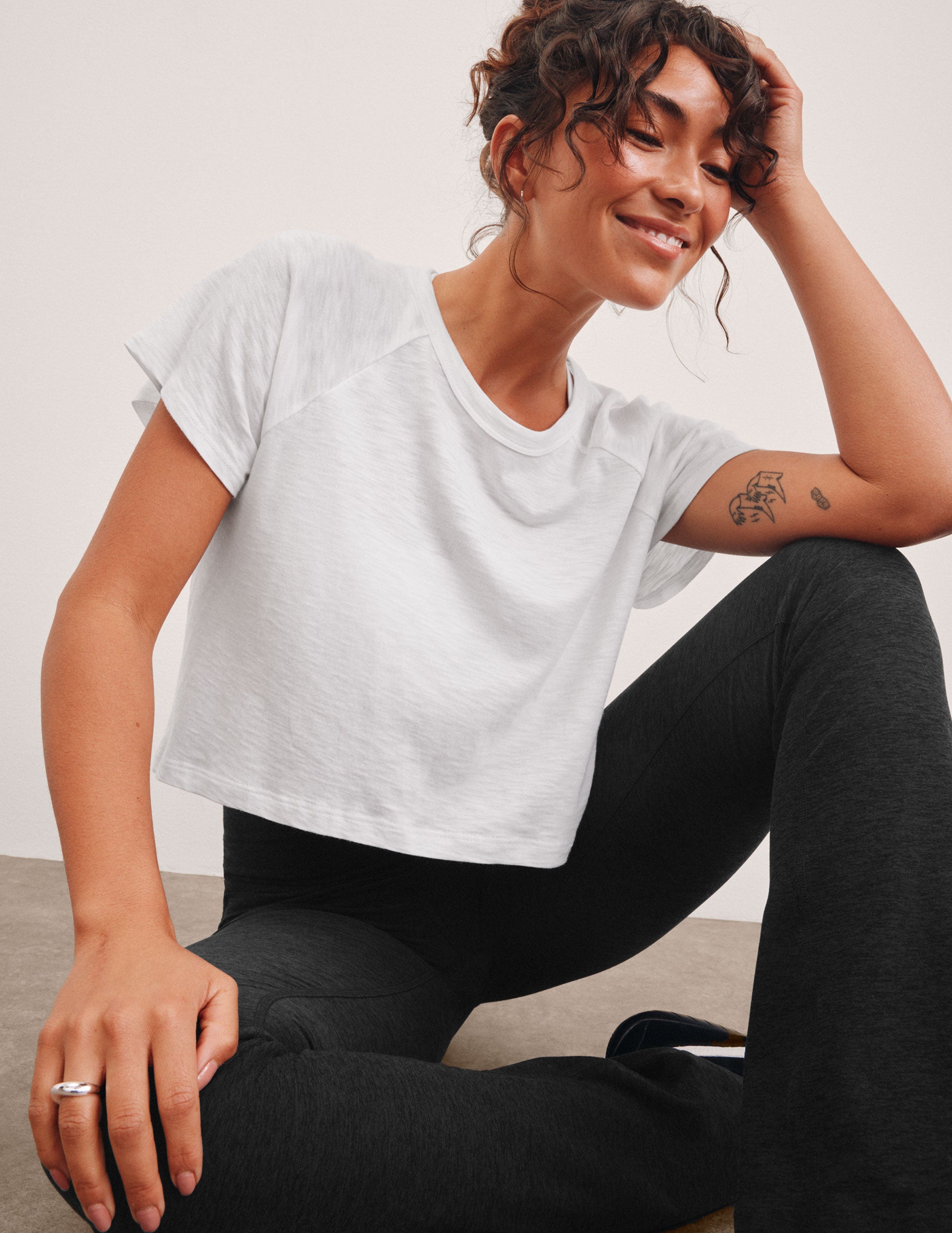 white short sleeve high low cropped tee